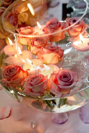Foto de Hermosas decoraciones de boda en la mesa - Imagen libre de derechos