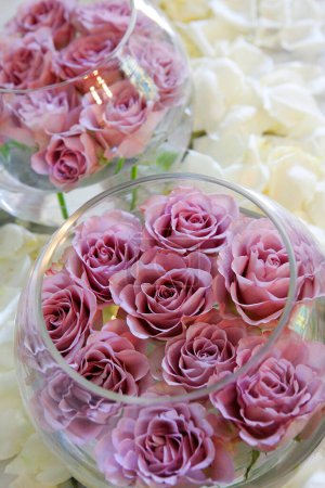 Foto de Hermosas flores en jarrón - Imagen libre de derechos