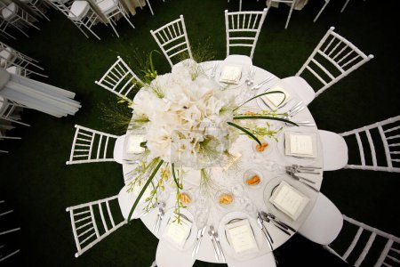 Foto de Decoración de mesa de boda en un restaurante - Imagen libre de derechos
