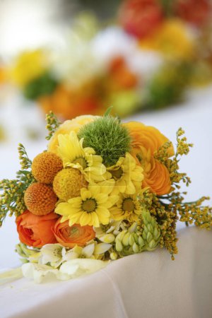 Téléchargez les photos : Gros plan des fleurs de mariage - en image libre de droit