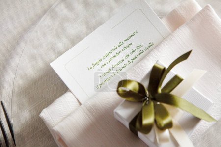 Téléchargez les photos : Invitation de mariage, carte cadeau, blanc et vert - en image libre de droit