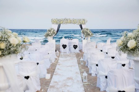 Téléchargez les photos : Cérémonie de mariage à la plage de Chia Su giudei - Domus de maria - Sardaigne - en image libre de droit