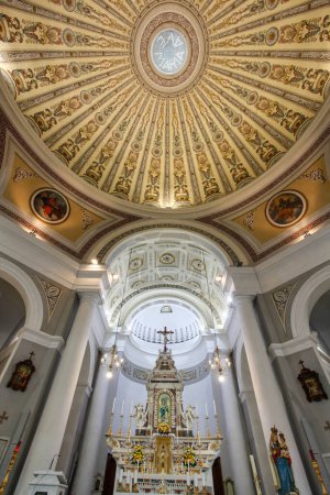 Foto de Interior de la iglesia de la Virgen María de la Santísima Trinidad, la ciudad del casco antiguo del estado de Israel - Imagen libre de derechos