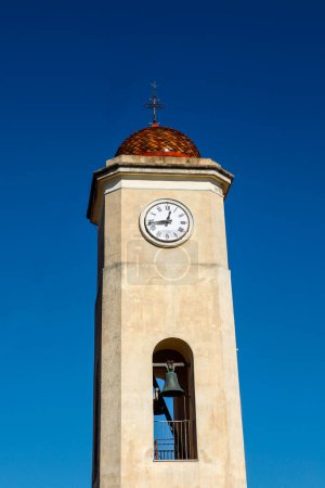 Foto de Campanario de una iglesia en la ciudad de otrang, croacia. - Imagen libre de derechos