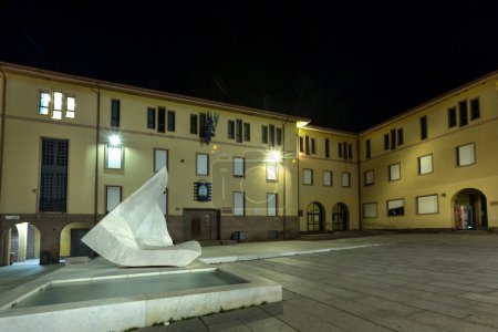 Foto de Vista del Ayuntamiento de Carbonia Piazza Roma - Imagen libre de derechos