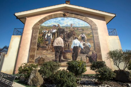 Téléchargez les photos : San Nicol D'Arcidano - Belle murale dans le centre historique représente des scènes de la vie quotidienne du passé - en image libre de droit