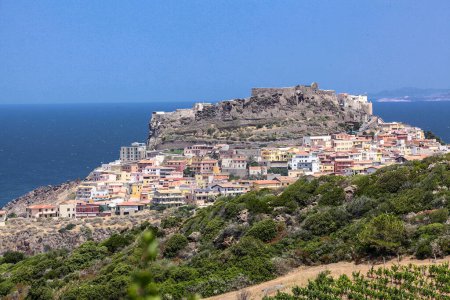 Téléchargez les photos : Vue panoramique de Castelsardo, Sardaigne, Italie - en image libre de droit