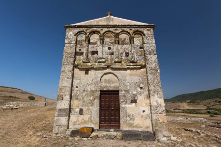Téléchargez les photos : Église romane de San Nicola di Trullas - Semestene (Sassari) - Sardaigne - en image libre de droit