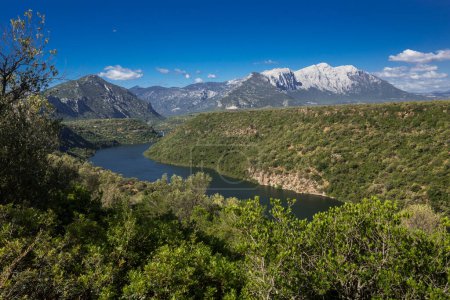 Foto de Lago Cedrino, Dorgali, Cerdeña - vista hermosa - Imagen libre de derechos