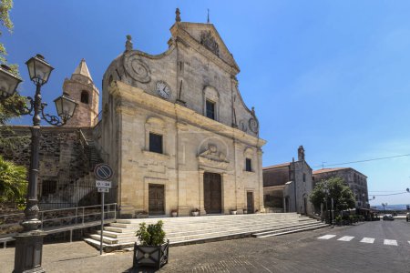 Téléchargez les photos : Eglise de San Pietro Apostolo - Ploaghe - Sassari, Sardaigne - en image libre de droit