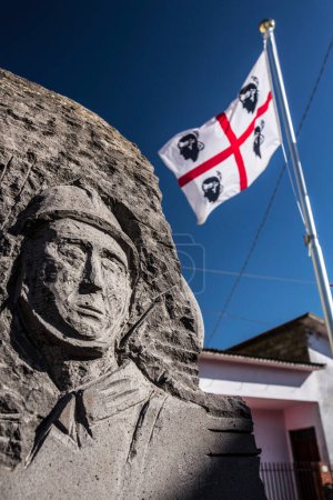 Téléchargez les photos : Statue d'un soldat, Monument aux morts, Monumento ai caduti, Italie - en image libre de droit