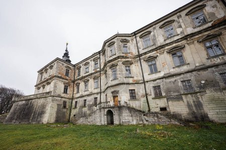 Téléchargez les photos : Vieux palais Château de Pidhirtsi, région de Lviv, Ukraine. - en image libre de droit