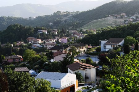 Foto de Vista de Nocera Umbra, ciudad y municipio en la provincia de Perugia, Italia. - Imagen libre de derechos