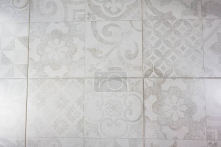 Foto de Patrón de piso de baldosas de cerámica textura de fondo para diseño interior o exterior. - Imagen libre de derechos
