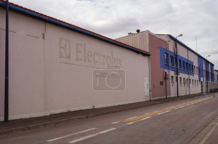 Foto de Rosires-prs-Troyes, Francia - Sept. 2020 - fábrica de Electrolux Laundry Systems, un fabricante de origen sueco con sede en Francia que produce grandes electrodomésticos para profesionales - Imagen libre de derechos