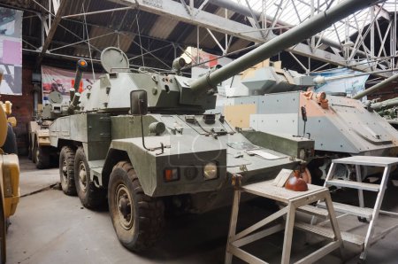Foto de Troyes, Francia - Sept. 2020 - Torreta de un Giat Industries AMX-10P PAC 90, un vehículo blindado de combate con orugas que alguna vez fue utilizado por el Ejército francés, con un cañón automático de 20 m5m y una pistola coaxial de 7,62 mm - Imagen libre de derechos