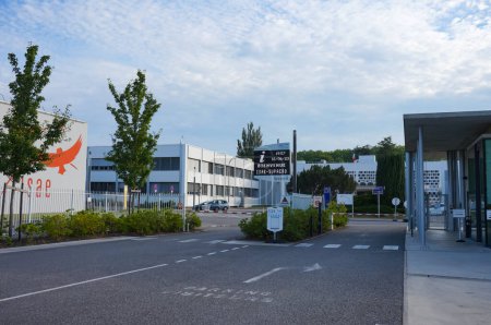 Foto de Toulouse, Francia - 16 de junio de 2023 - Entrada al campus del prestigioso Instituto Superior de Aeronáutica y Espacio (ISAE-Supaero), la escuela de ingeniería aeronáutica más antigua del mundo - Imagen libre de derechos