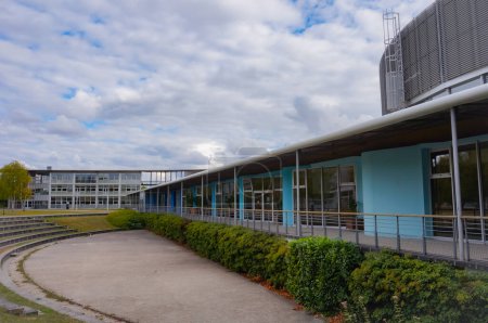 Foto de Troyes, Francia - Sept. 2020 - la UTT (Universidad de Tecnología de Troyes), una prestigiosa escuela de ingeniería francesa - Imagen libre de derechos