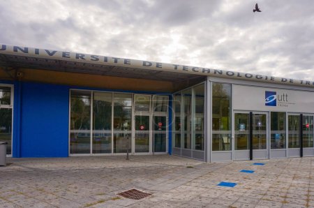 Téléchargez les photos : Troyes, France - Sept. 2020 - l'UTT (Université de Technologie de Troyes), une prestigieuse école d'ingénieur française - en image libre de droit