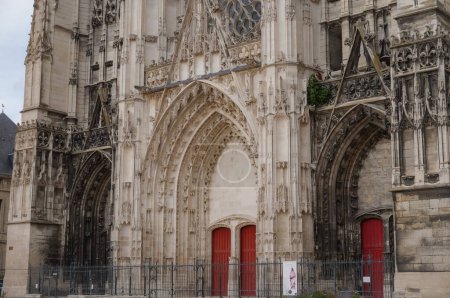 Téléchargez les photos : Vue sur l'architecture ancienne de la ville de France - en image libre de droit