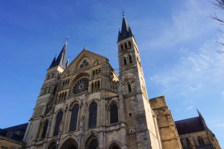 Foto de Fascinating view of gothic cathedral Notre-Dame de Reims in France - Imagen libre de derechos