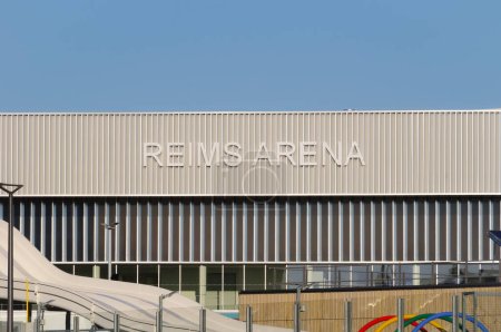 Téléchargez les photos : Reims, France - Février 2022 - Détail de la nouvelle Reims Arena, sur le boulevard Jules Csar, un complexe d'événements polyvalent conçu pour être un centre de congrès, un complexe sportif ainsi qu'une salle de concert - en image libre de droit