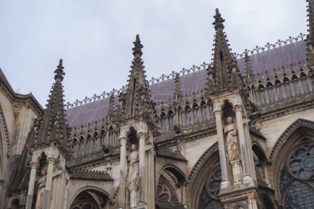 Foto de Fascinating view of gothic cathedral Notre-Dame de Reims in France - Imagen libre de derechos
