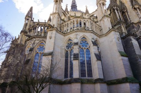Téléchargez les photos : Cathédrale Notre-Dame de Reims, monument gothique du XIIIe siècle et site du patrimoine mondial de l'UNESCO dans le nord-est de la France - en image libre de droit