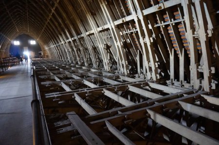 Foto de Reims, Francia - Sept. 2022 - El marco de hormigón armado que sostiene el techo de la Catedral de Notre-Dame, aquí cubriendo la nave, totalmente reconstruida en 1919 después de un bombardeo alemán de la Primera Guerra Mundial - Imagen libre de derechos