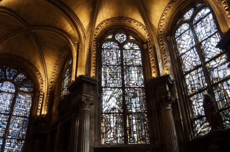 Foto de Vista del increíble interior de la iglesia antigua en la ciudad europea - Imagen libre de derechos