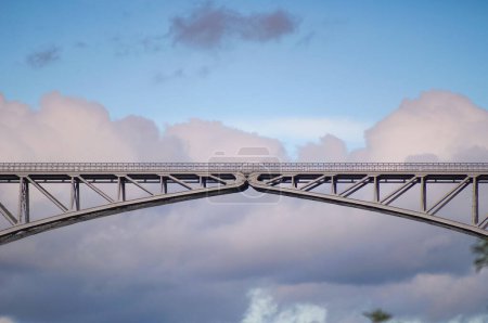 Foto de Tauriac-de-Naucelle, Francia - Nov. 2021 un puente ferroviario de acero construido en 1902 por SPIE Batignolles y diseñado por el ingeniero francés Paul Bodin - Imagen libre de derechos