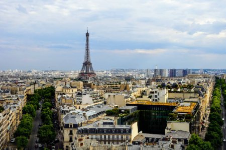 Foto de París y la Torre Eiffel, vistas desde lo alto del Arco del Triunfo - Imagen libre de derechos