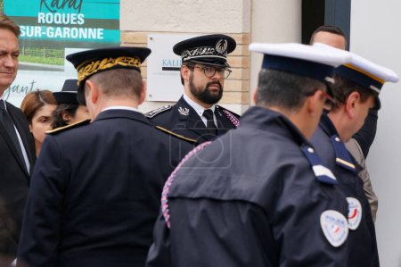Foto de Toulouse, Francia - Abril 2023 - Autoridades civiles, incluyendo el Subprefecto, un comisionado, un capitán y un sargento adjunto con la Policía participan en la conmemoración del genocidio armenio - Imagen libre de derechos