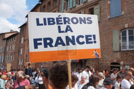 Foto de Albi, Francia - Nov. 2020 - manifestantes que se oponen al mandato de la vacuna Covid-19 y medidas restrictivas - Imagen libre de derechos