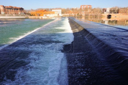 Téléchargez les photos : Toulouse, France - Feb. 2020 - The museum of Bazacle Cultural Centre, former facilities of a hydroelectric dam exploited by EDF (French electricity company), located by ford on the River Garonne - en image libre de droit