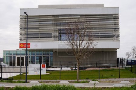Foto de Toulouse, Francia - Marzo 2020 - El Laboratorio INCERE, que alberga el StromaLab, un centro de investigación especializado en regeneración de tejidos y células madre dirigido por el Centro Francés de Sangre (EFS) y el CNRS - Imagen libre de derechos