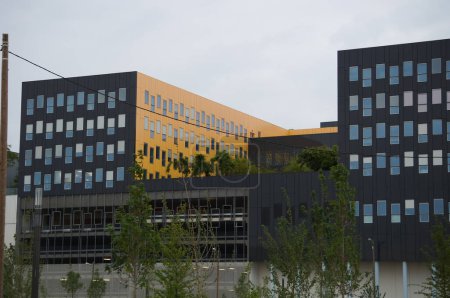 Foto de Toulouse, Francia - 1 de junio de 2023 - The modern B612 Innovation Building, house to Aerospace Valley, a cluster gathering the stakeholders of this industry, in the new business park of Montaudran - Imagen libre de derechos