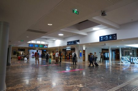 Photo for Toulouse, France - Sept. 12, 2023 - New, contemporary interiors in Hall 2 inside Toulouse-Matabiau Railway Station, reopened after the restoration works carried out for the 2023 Rugby World Cup - Royalty Free Image