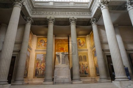 Foto de PARÍS, FRANCIA: Interior del Panteón. Fue construido originalmente como una iglesia dedicada a San Genevieve. - Imagen libre de derechos