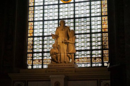 Téléchargez les photos : PARIS, FRANCE : Intérieur du Panthéon. Il a été construit à l'origine comme une église dédiée à Sainte Geneviève. - en image libre de droit