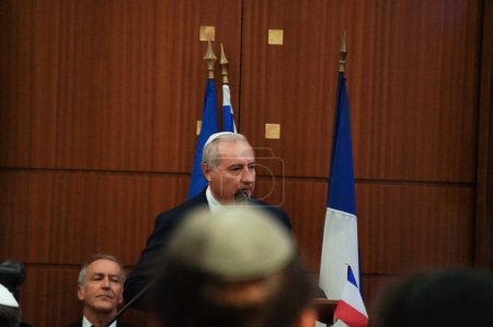 Photo for Toulouse, France - Oc. 12, 2023 - Hamas terrorist attacks in Israel: mayor of Toulouse Jean-Luc Moudenc, wearing a kippah, gives a speech during the homage to victims at Hekhal David synagogue - Royalty Free Image