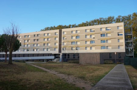 Téléchargez les photos : Toulouse, France - 21 octobre 2023 - Un bloc d'appartements à la Résidence étudiante Altal de l'ISAE sur le campus de l'École Supérieure d'Aéronautique et d'Espace (Suparo), sur le Complexe Scientifique Rangueil - en image libre de droit