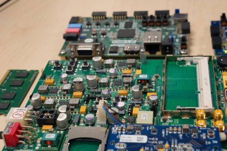 Téléchargez les photos : Toulouse, France - 2 juillet 2023 - Digilent Zybo, une carte de développement dotée d'un processeur Xilinx FPGA, un ARM Cortex et offrant une connectivité moderne comme HDMI IO et Ethernet RJ45 - en image libre de droit
