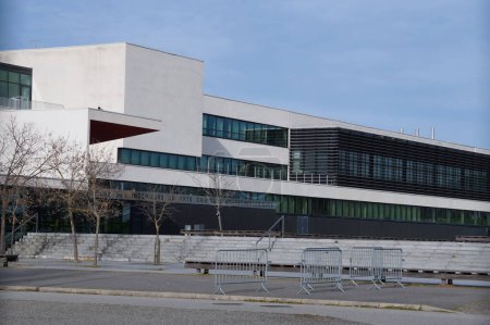 Foto de Toulouse, Francia - 2 de diciembre de 2023 - Instalaciones y campus de ENSIACET en Labge, una escuela francesa de ingenieros del Instituto Politécnico Nacional de Toulouse (INPT), especializada en química - Imagen libre de derechos