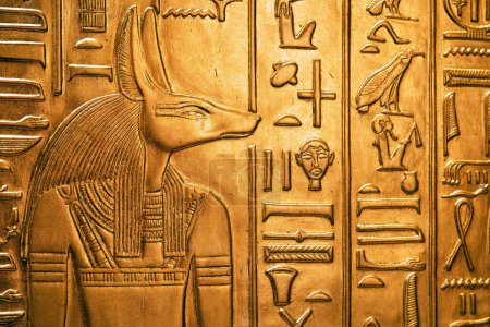 Téléchargez les photos : Ancien dieu égyptien Anubi de la tombe de Toutankhamon - en image libre de droit