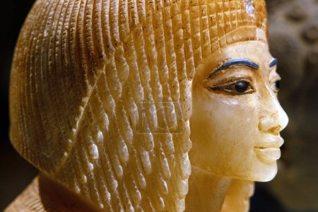 Téléchargez les photos : Couverture de l'ancien bocal canope égyptien, Metropolitan Museum of Art, New York. - en image libre de droit
