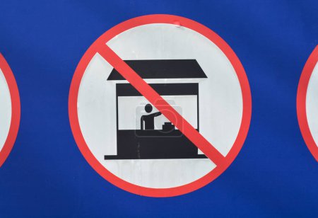 Téléchargez les photos : Interdiction : Aucune enseigne de vente et d'épicerie dans le parc - en image libre de droit