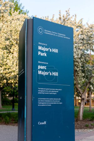 Foto de Major 's Hill Park en el centro de la ciudad en la temporada de primavera - Ottawa, Canadá - 16 de mayo de 2024. - Imagen libre de derechos