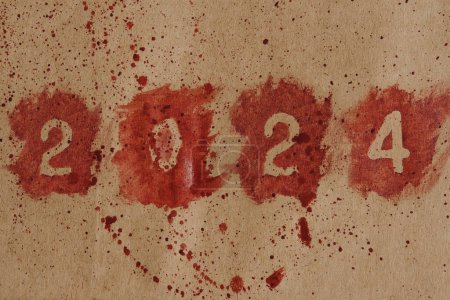 Téléchargez les photos : Tirage sanglant 2024 sur papier éclaboussé de sang - en image libre de droit