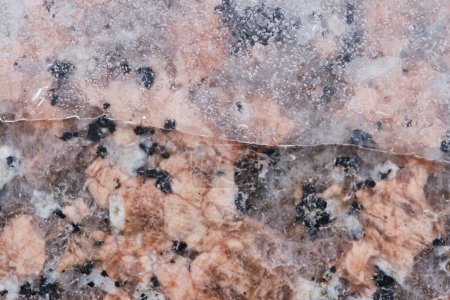 Foto de El hielo fundido cubre parcialmente las baldosas de granito - Imagen libre de derechos